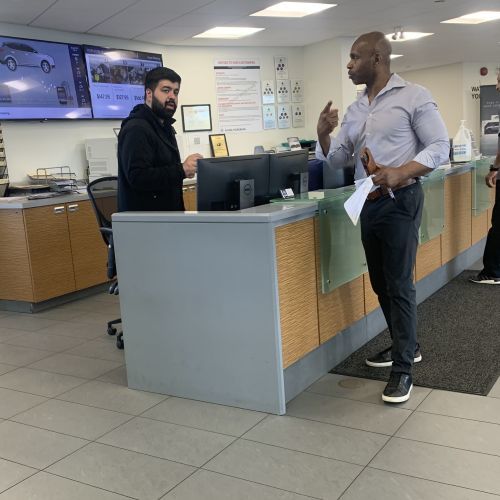 Acura Pickering Service Team Member Helps a Customer