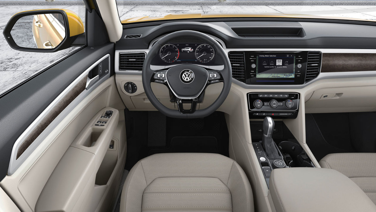 steering wheel and dashboard view of a 2023 VW Atlas