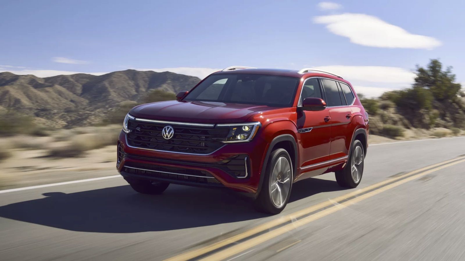 The Volkswagen Atlas 2024 on the road.