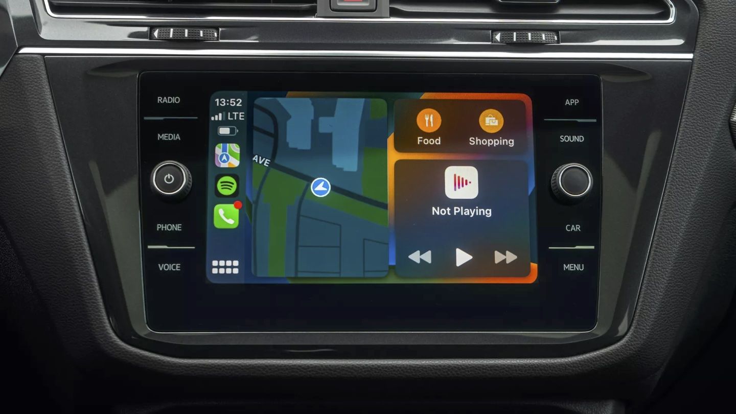 Close-up of the Volkswagen Tiguan 2024 touchscreen.