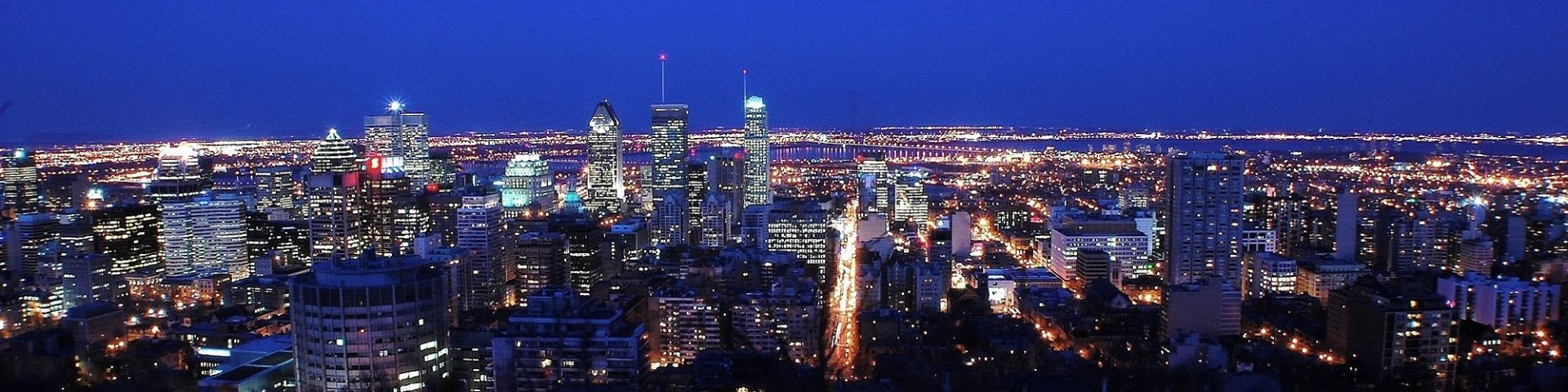 panoramic view of Montréal at night