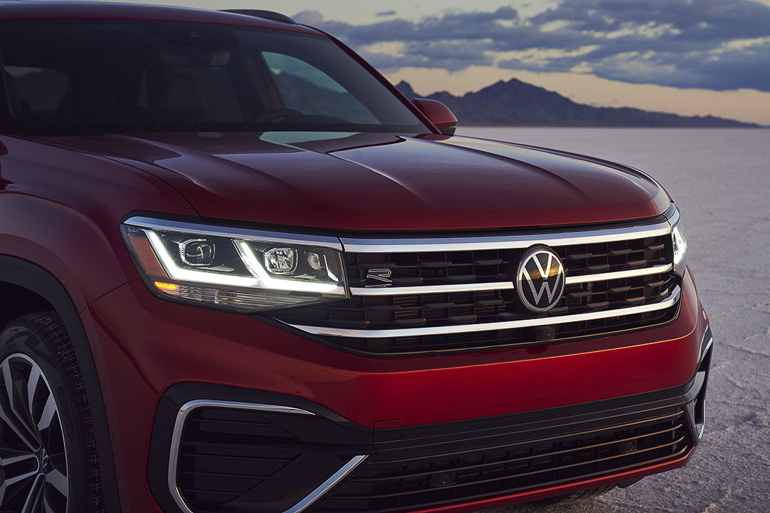 close-up front view of the 2021 VW Atlas Cross Sport