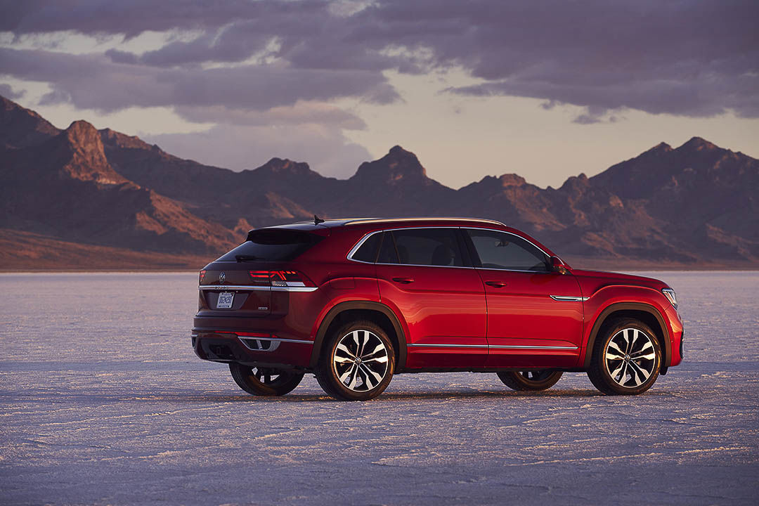 lateral rear view of the 2021 VW Atlas Cross Sport