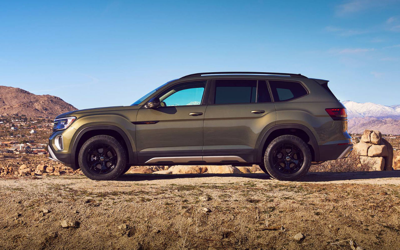 Side view of the 2025 Volkswagen Atlas.