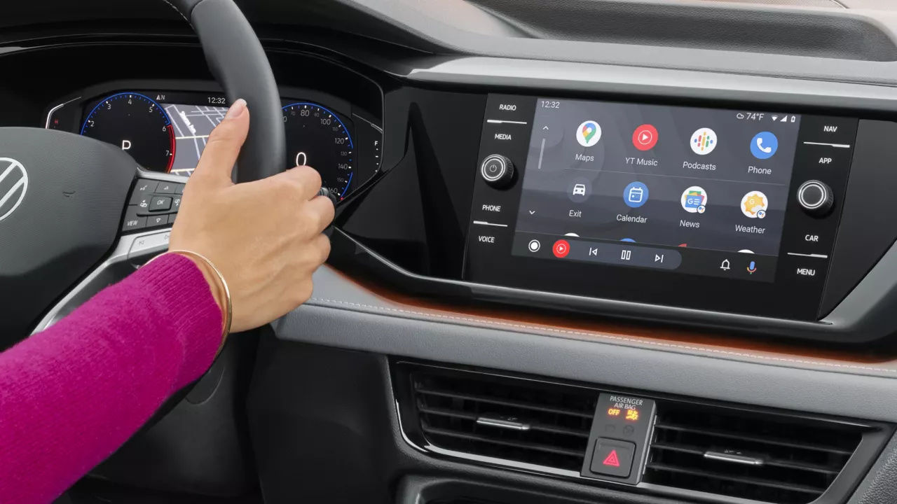 Close-up of the Volkswagen Taos 2024 touchscreen.