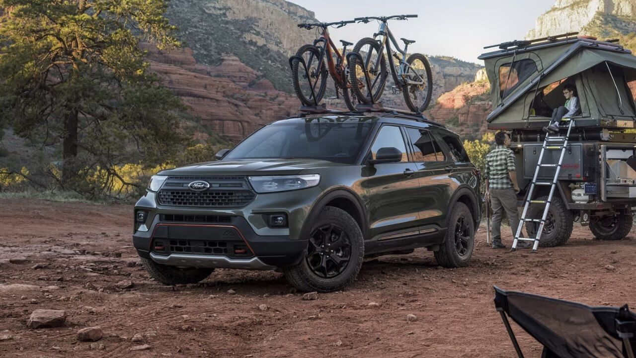 Ford Explorer 2024 parked and ready for camping.