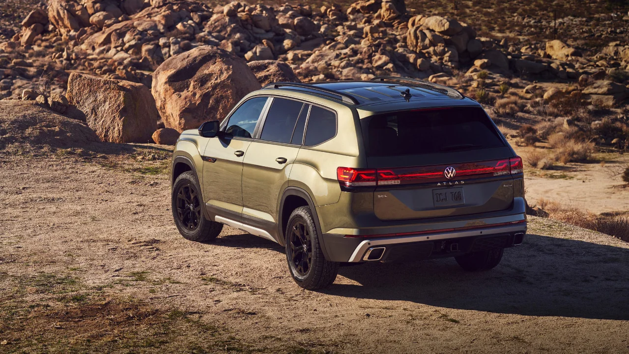 Vue arrière du Volkswagen Atlas montrant le design des feux arrière et du hayon