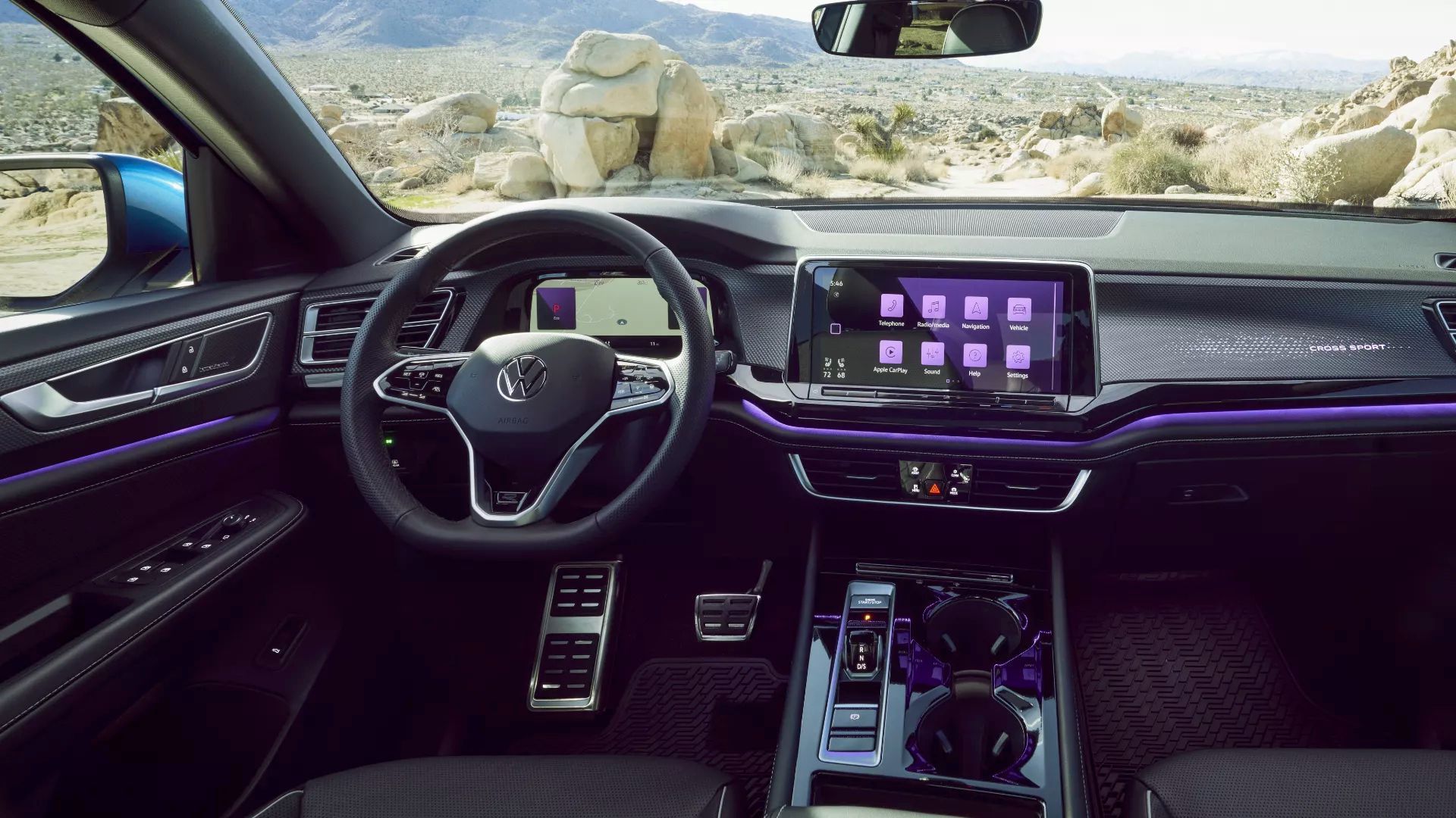 Belle vue sur le tableau de bord et sur la technologie du Volkswagen Atlas Cross Sport 2024.