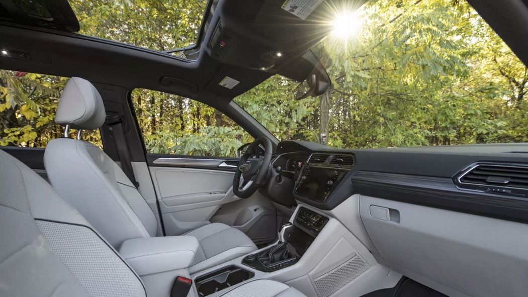 Intérieur avant du Volkswagen Tiguan 2024.