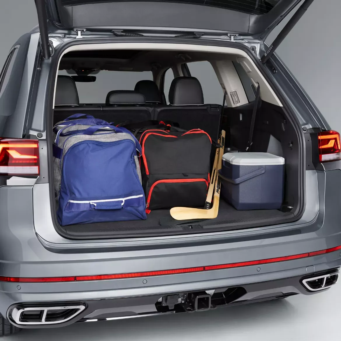 Coffre du Volkswagen Atlas 2026 charg&eacute; de bagages.