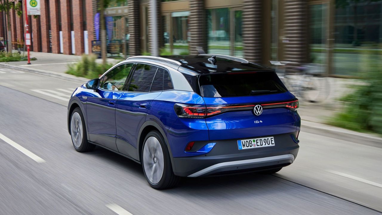 vue latérale arrière d'une VW ID.4 2026