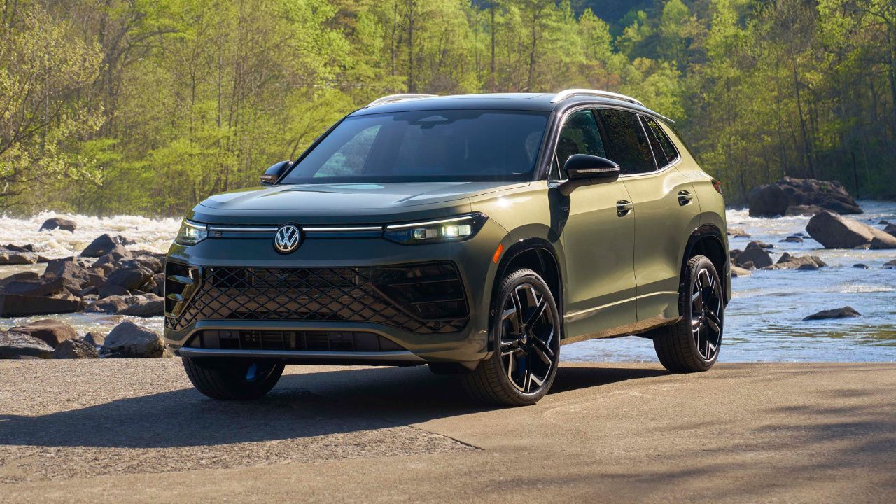 vue latérale avant d'une VW Tiguan 2026