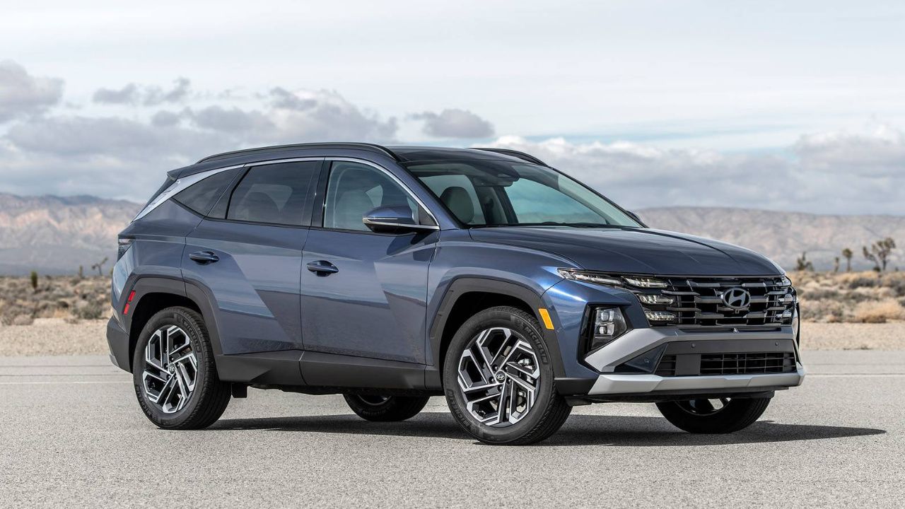 front side view of a 2025 Hyundai Tucson