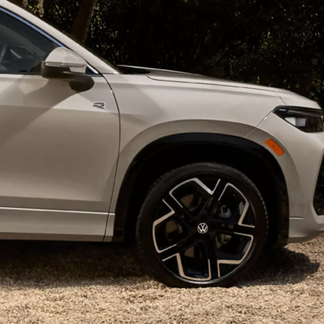 2026 Volkswagen Tiguan showing the technical differences of the 4MOTION system.