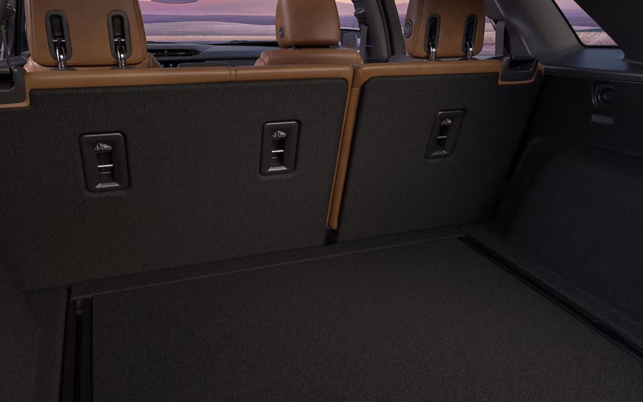 vue de l'espace de chargement d'une Cadillac XT5 2024