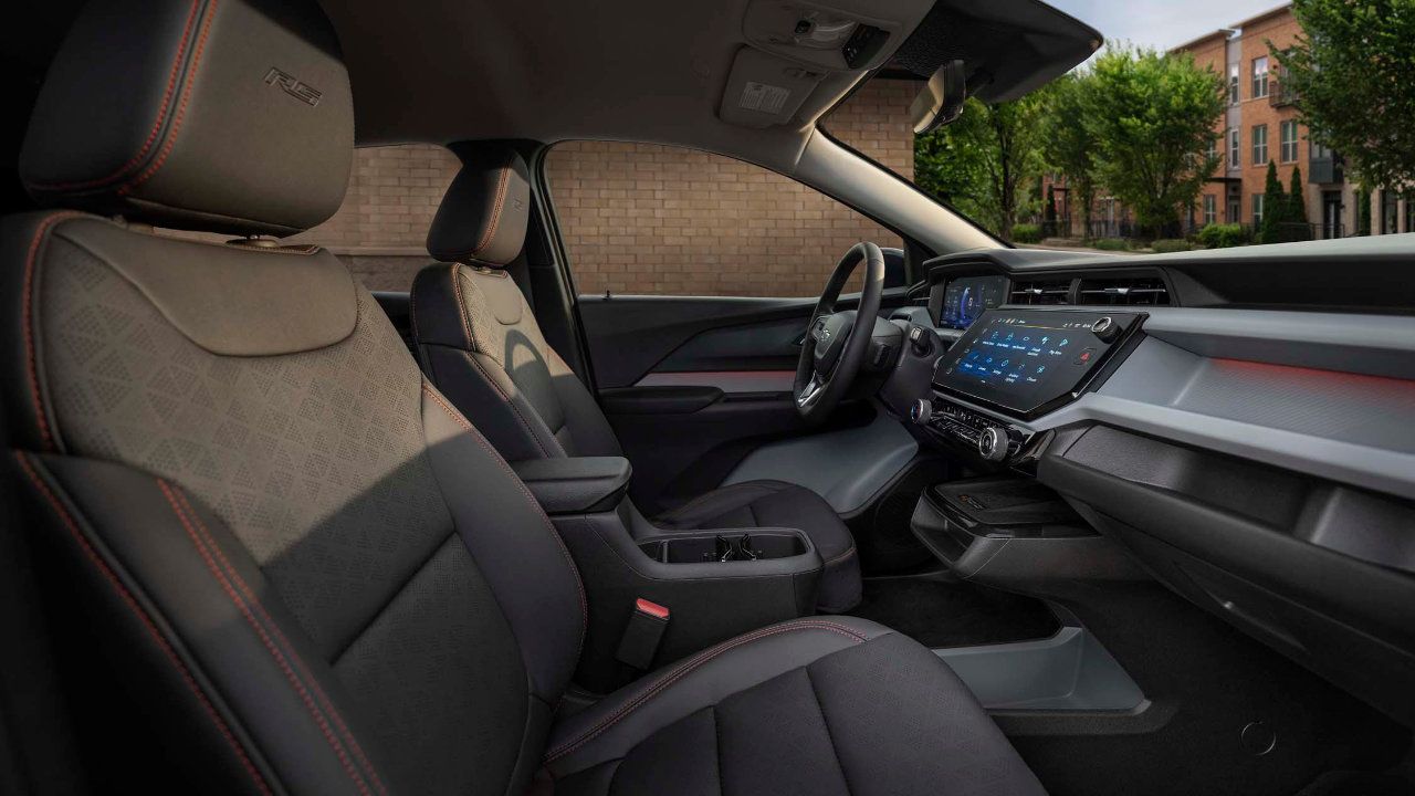 vue de l'habitacle et du tableau de bord d'un Chevrolet Bolt 2027