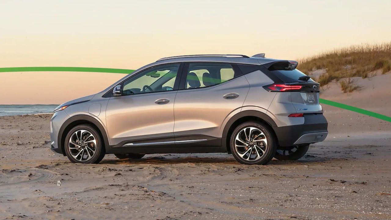 vue latérale d'un Chevrolet Bolt 2027