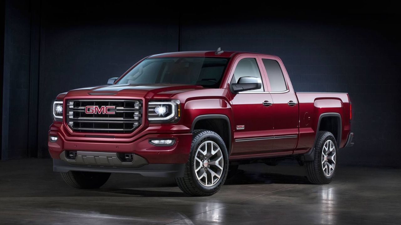 vue latérale avant d'un GMC Sierra 1500 2019