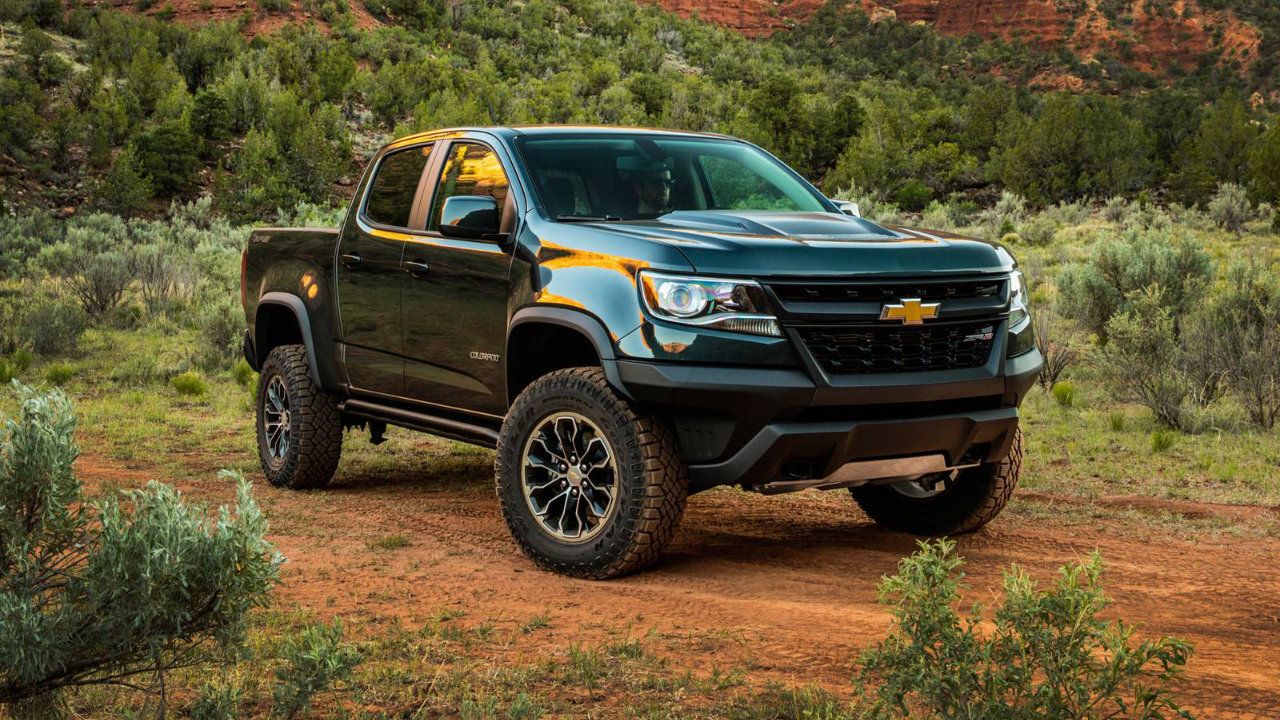 vue latérale avant d'un Chevrolet Colorado 2020