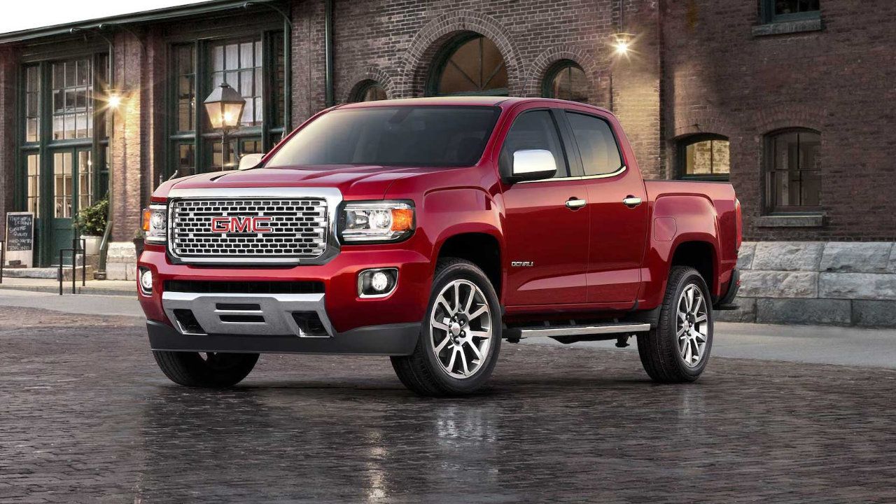 vue latérale avant d'un GMC Canyon 2020