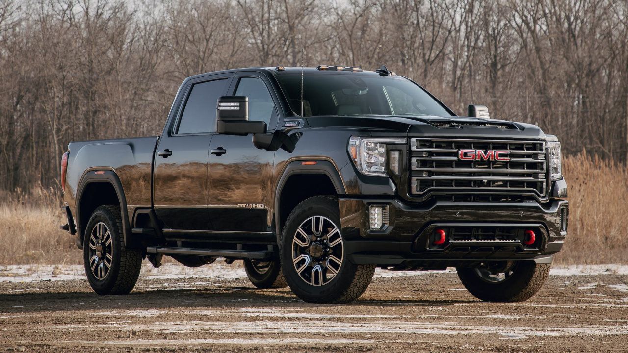 vue latérale avant d'un GMC Sierra 2500HD 2020