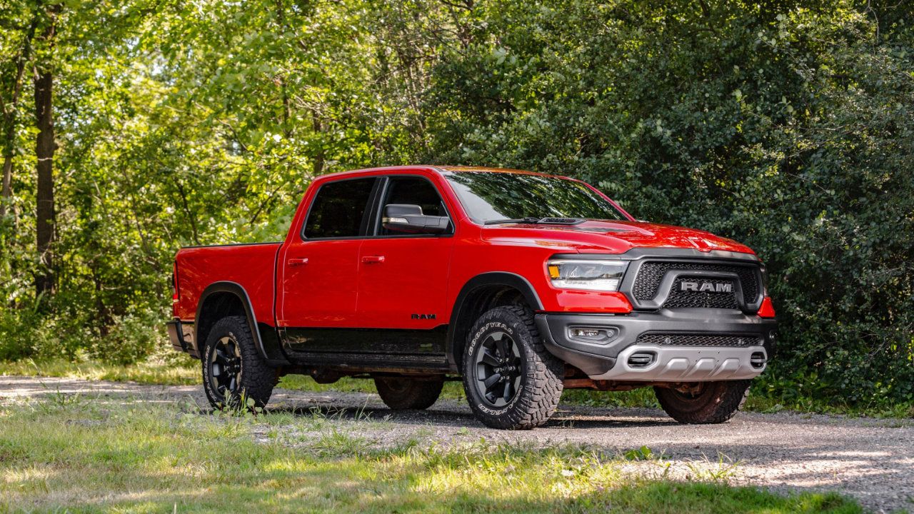 vue latérale avant d'un RAM 1500 2020
