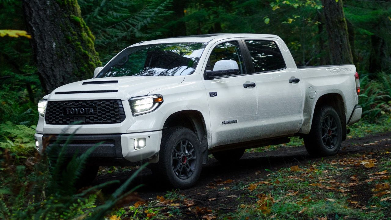 vue latérale avant d'un Toyota Tundra 2020