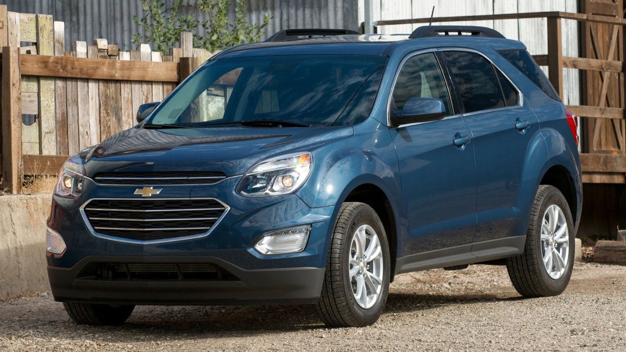 vue latérale avant d'un Chevrolet Equinox 2017