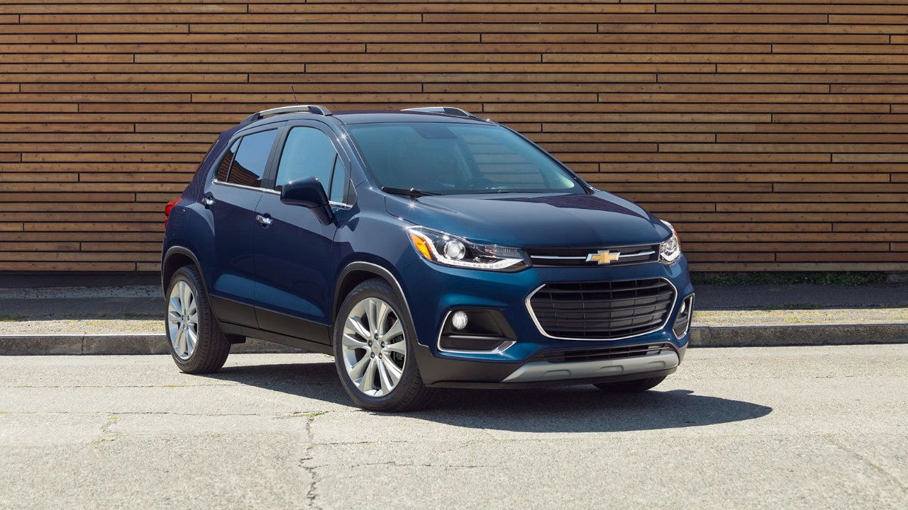 vue latérale avant d'un Chevrolet Trax 2018