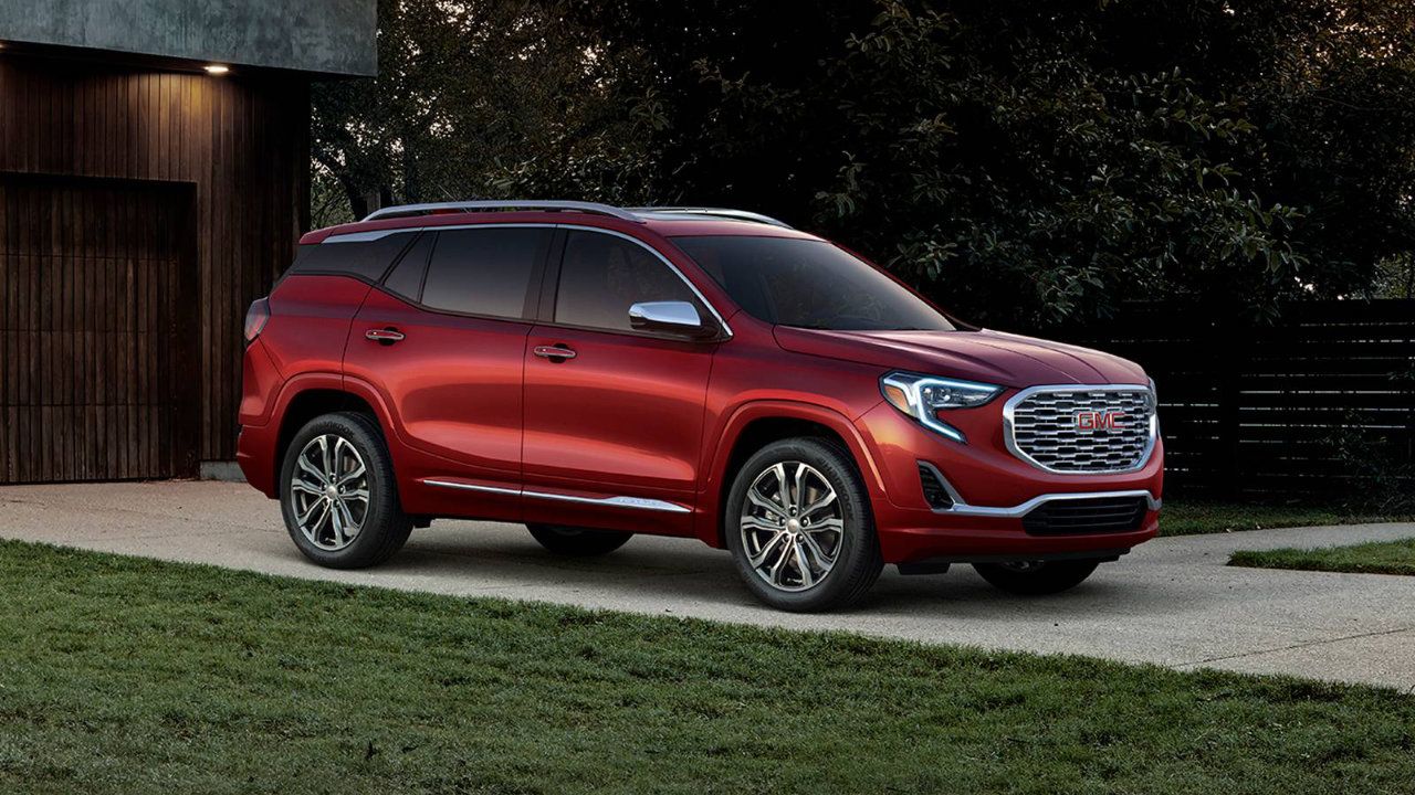 vue latérale avant d'un GMC Terrain 2018