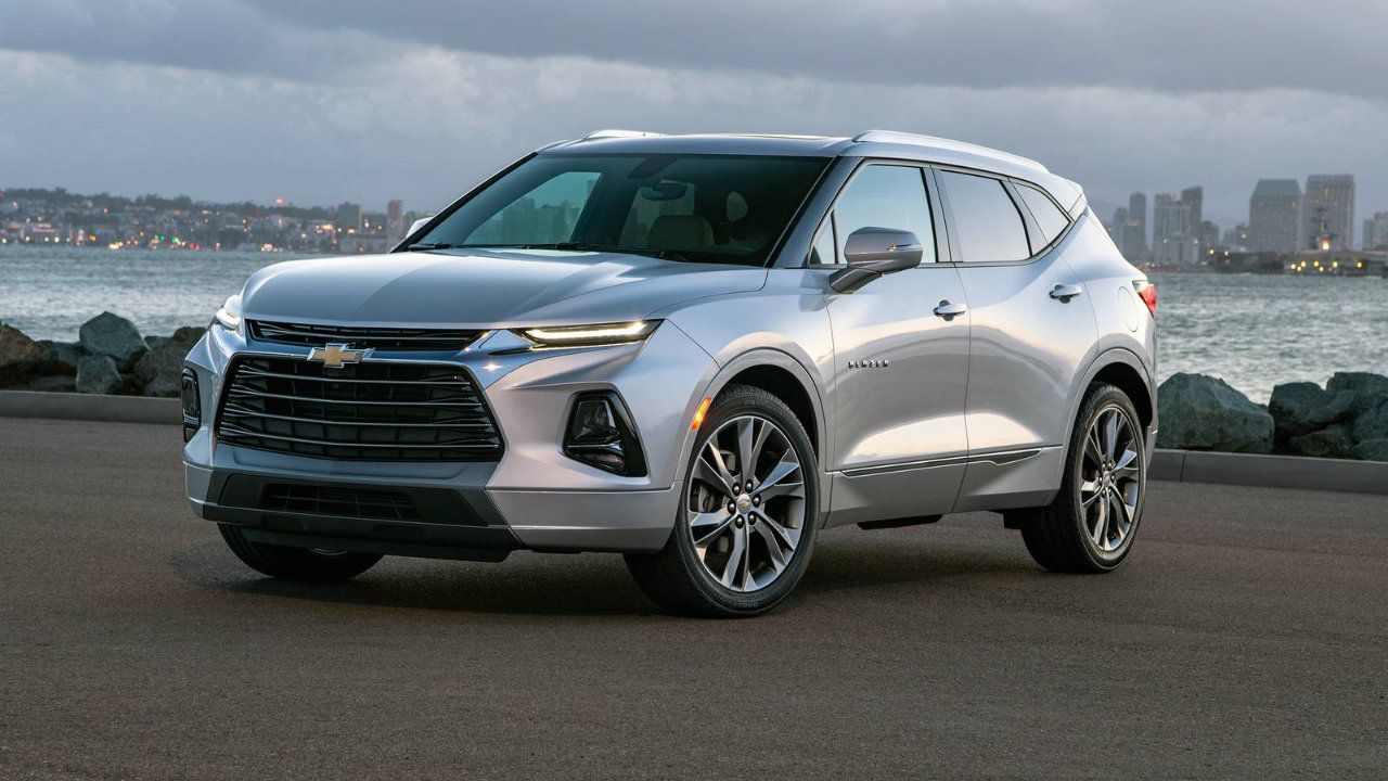 vue latérale avant d'un Chevrolet Blazer 2019