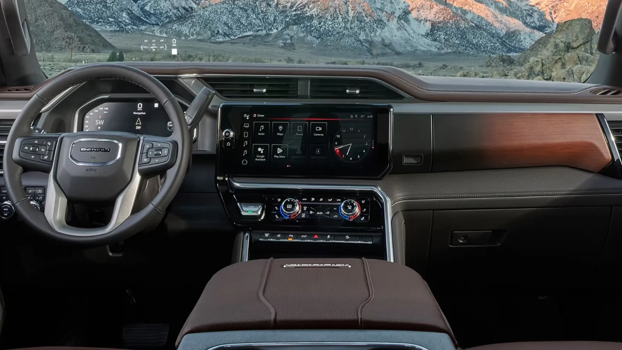 Écran d'infodivertissement central et tableau de bord technologique du GMC Sierra HD