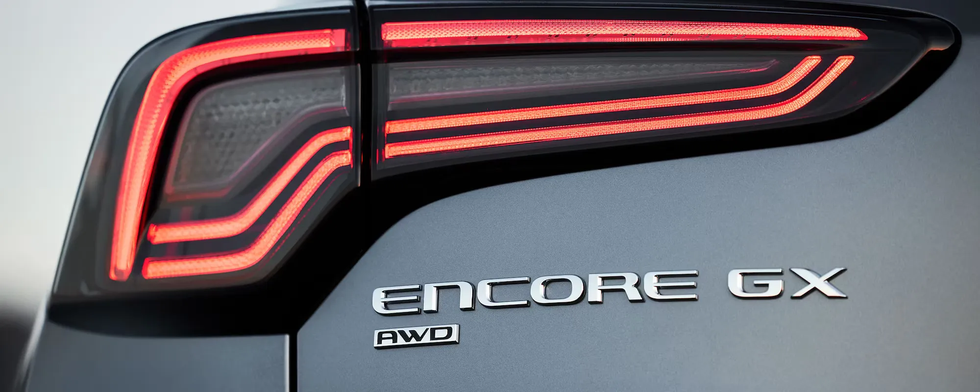 &Eacute;cusson Encore GX AWD et feux arri&egrave;re du Buick Encore GX 2026.