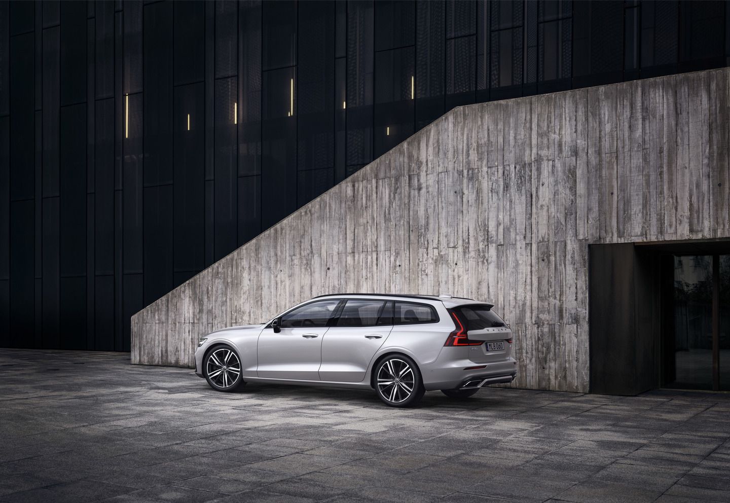 2023 Volvo S60 vs. Volvo V60: The Scandinavian Duel