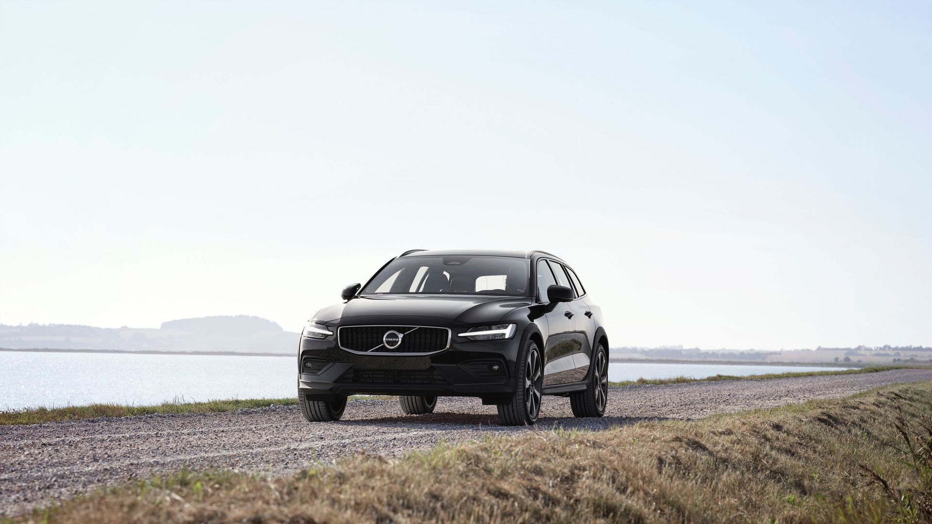 Packing More for Every Summer Getaway in the 2026 Volvo V60 Cross Country
