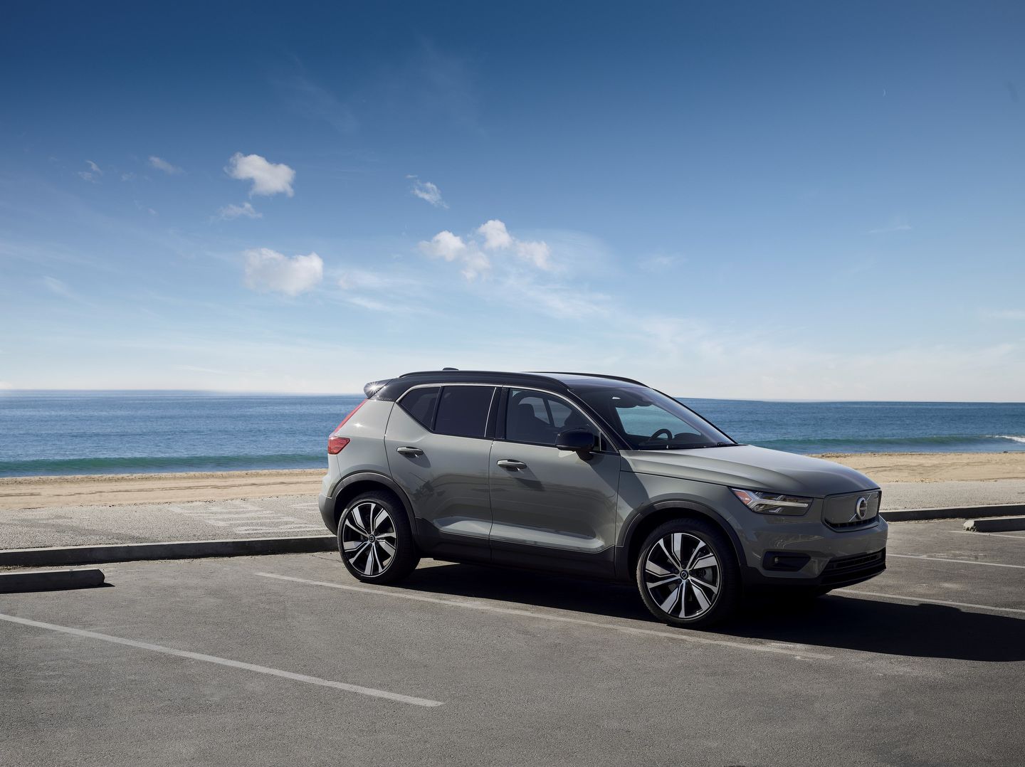 2022 Volvo XC40 Recharge vs. 2022 Lexus UX : The XC40 Recharge Gives You A Lot More