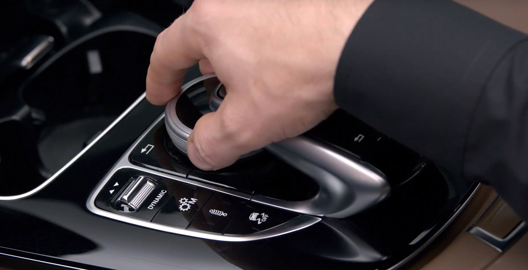 How-To: Voice Control | Mercedes-Benz Canada