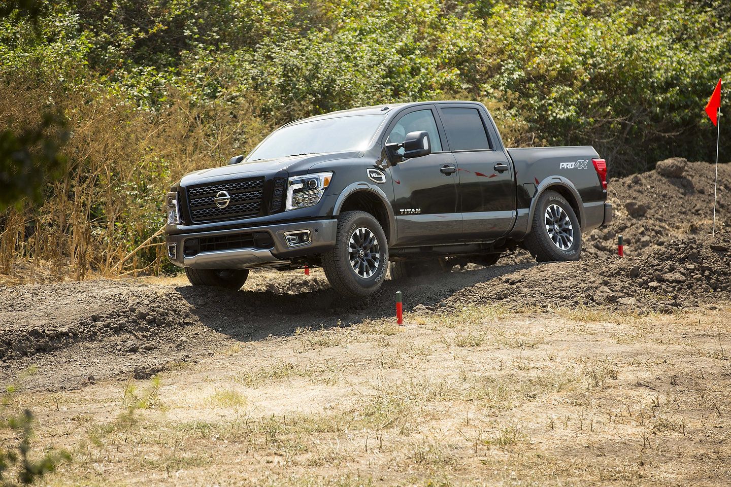 Belvedere Nissan dans les Laurentides Nissan Titan 2018 vs Ford