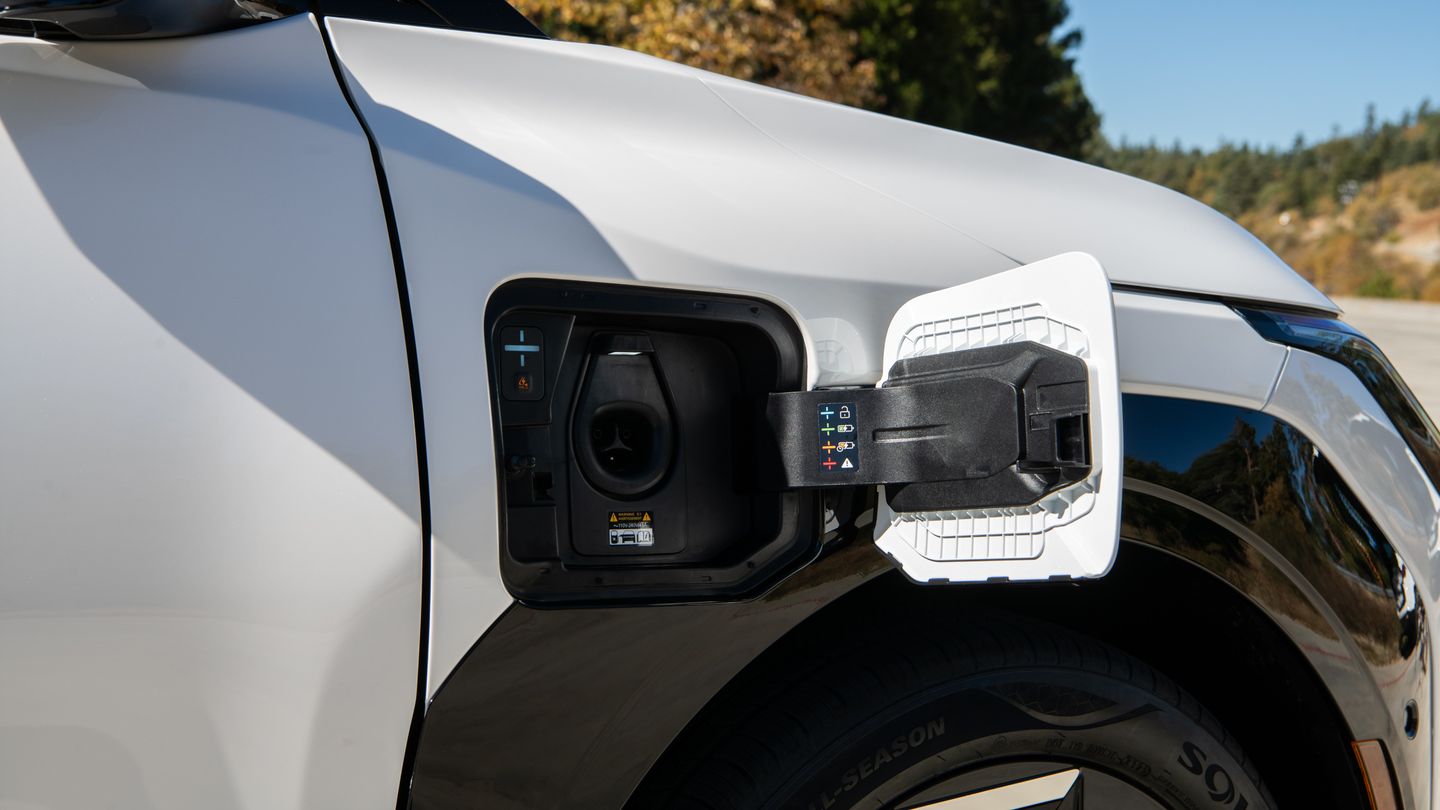What Should Ontario Drivers Know About the 2027 Kia EV3’s Standard DC Fast-Charge Capability Before a Road Trip?