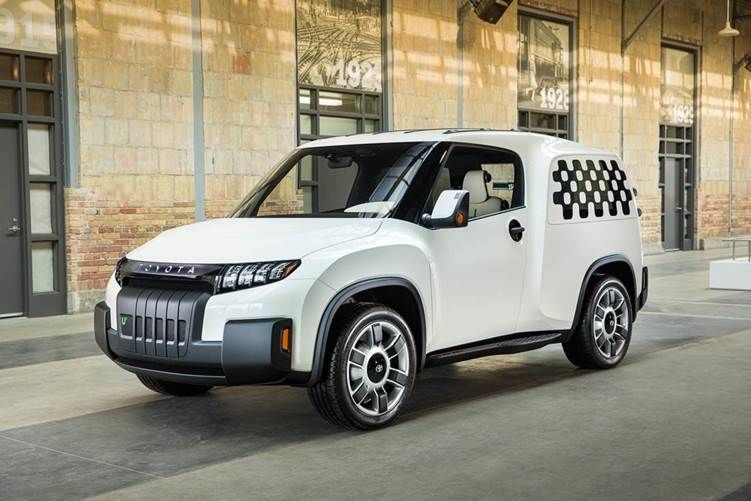 Le véhicule concept utilitaire urbain Toyota U2 est présenté pour la première fois à un salon automobile à Toronto