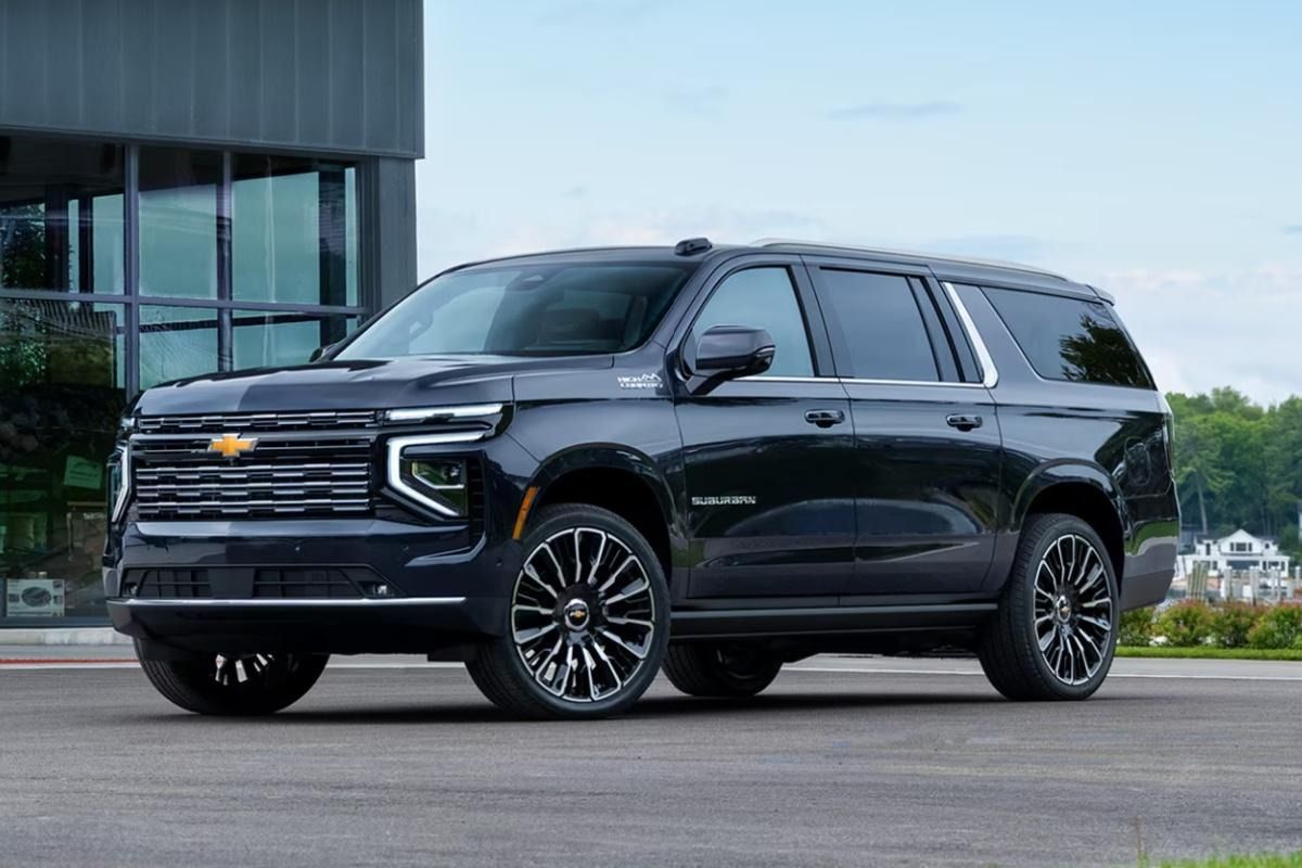 Chevrolet Suburban 2026: The King of the Suburbs
