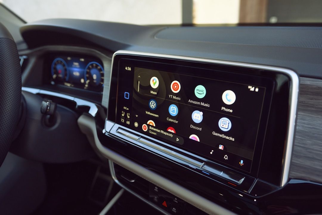 Apple CarPlay/Android Auto sur l'écran tactile du Volkswagen Atlas 2024.