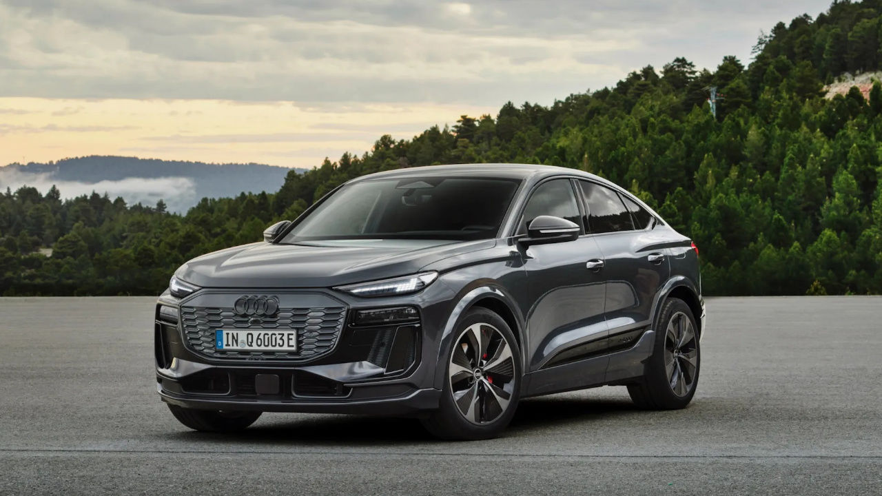 vue latérale avant d'un Audi Q6 Sportback e-tron 2025