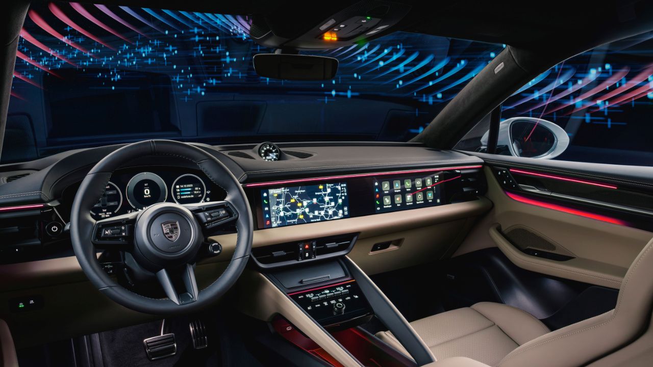 vue de l'habitacle et du tableau de bord d'une Porsche Macan EV 2025