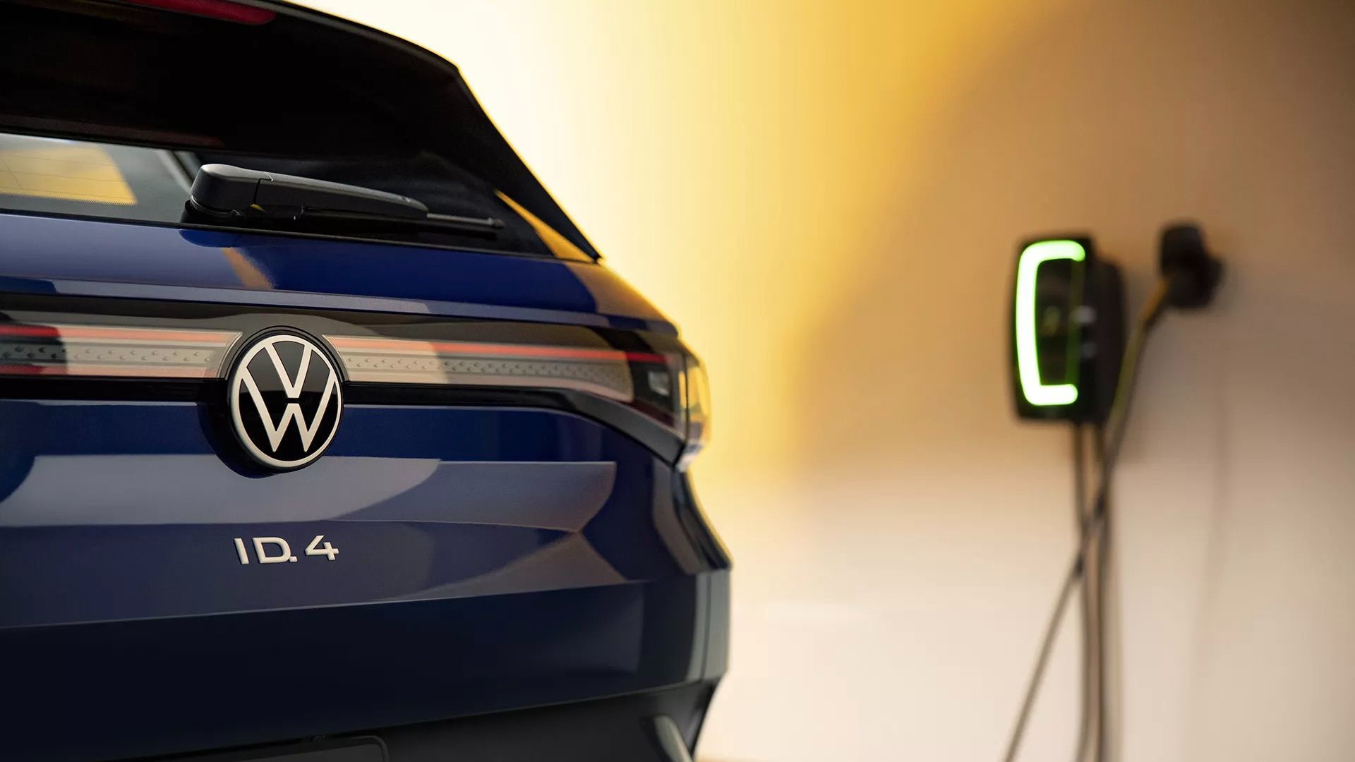 Vue rapprochée sur le logo arrière de la Volkswagen ID.4.