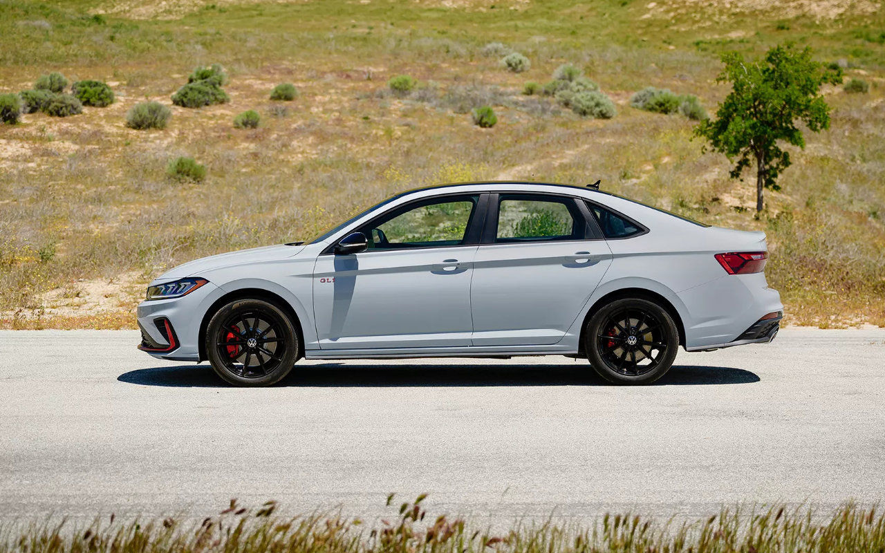 lateral view of a 2025 VW Jetta GLI