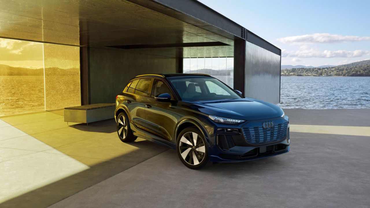 vue latérale avant d'une Audi Q6 e-tron