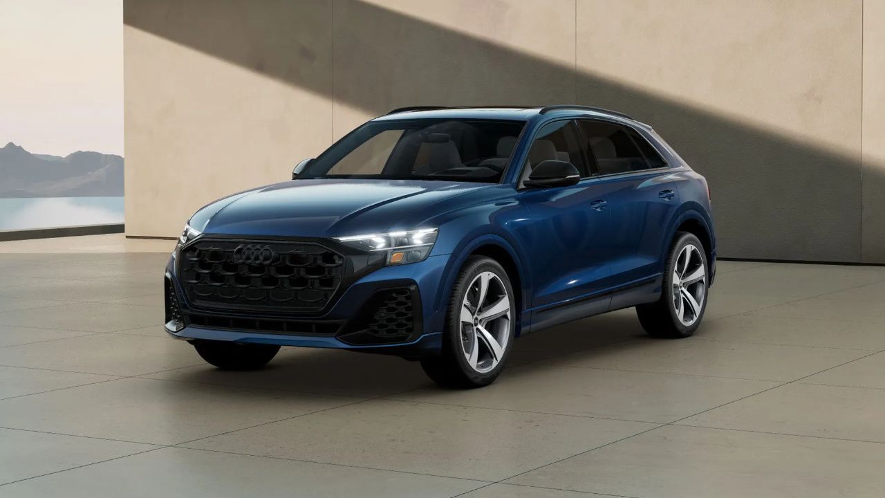 vue latérale avant d'une Audi SQ8 2026