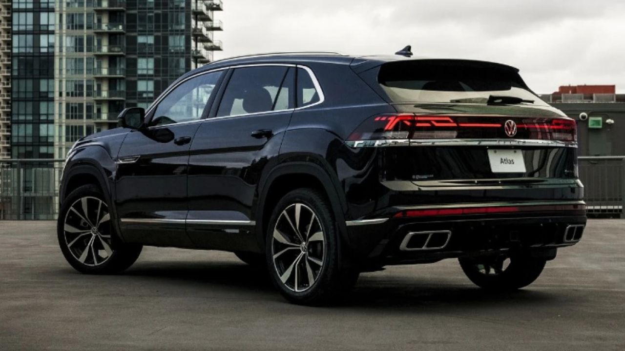 vue latérale arrière d'un VW Atlas 2026