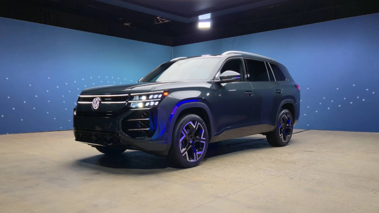Front view of the second-generation 2027 Volkswagen Atlas family SUV